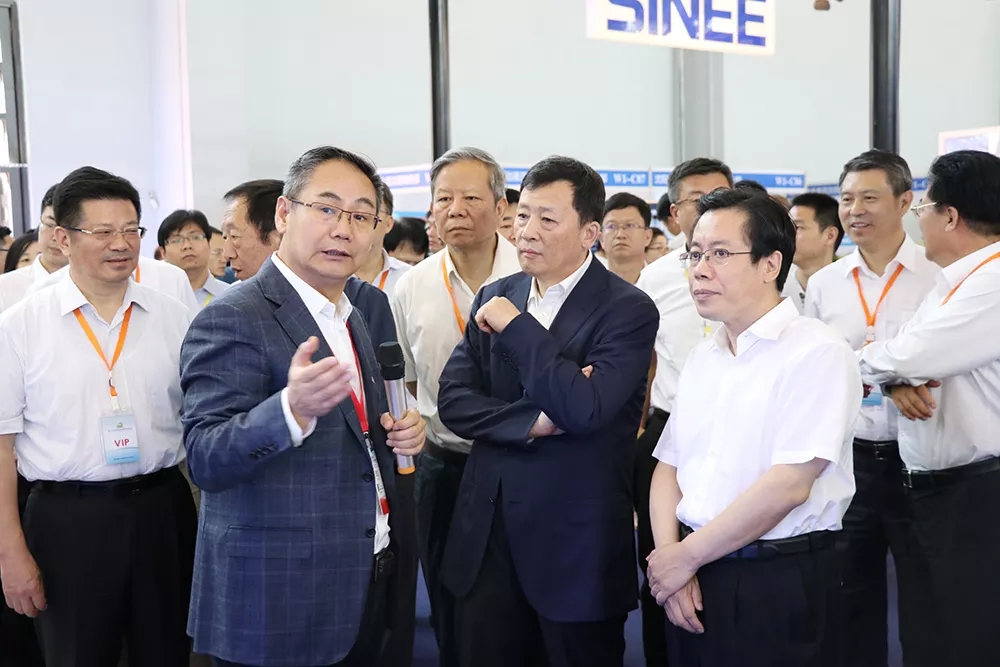 （圖）遼寧省副省長(zhǎng)-崔楓林  沈陽(yáng)市市長(zhǎng)-姜有為 蒞臨參觀