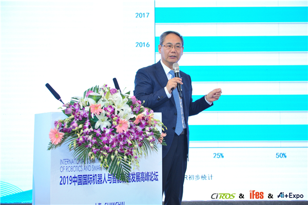 中國機器人產(chǎn)業(yè)聯(lián)盟理事長、新松公司總裁曲道奎博士發(fā)表《中國機器人最新統(tǒng)計數(shù)據(jù)發(fā)布及分析》的權(quán)威報告1.jpg